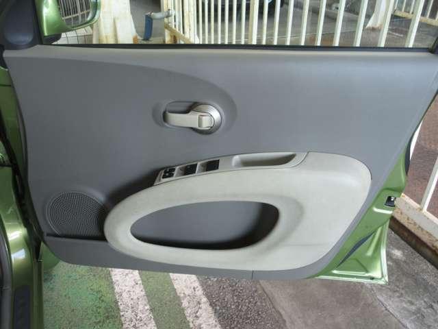 運転席ドア内張り画像です。