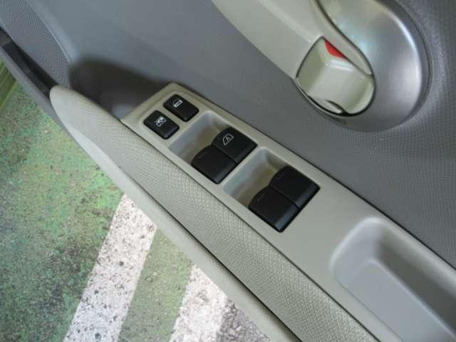 運転席パワーウインドスイッチです。