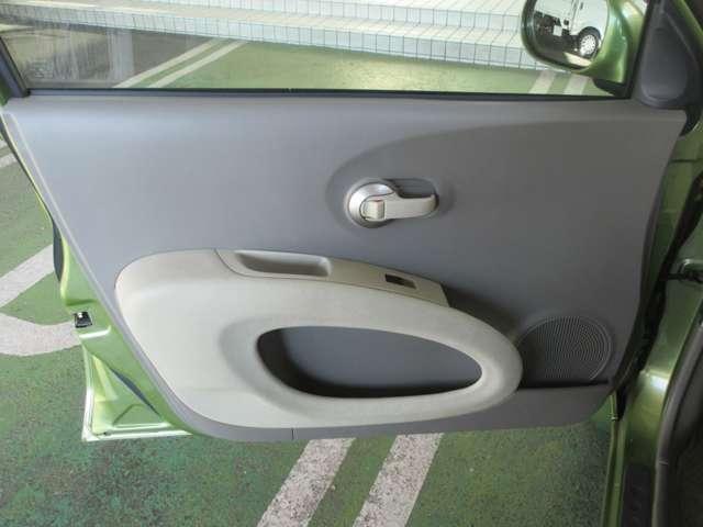 助手席ドア内張り画像です。