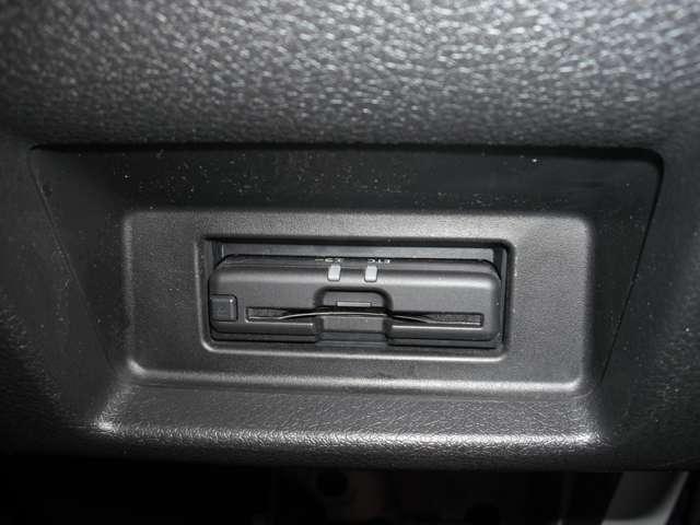 NV350キャラバンバン 2.0 プレミアムGX ブラックギア ロングボディ ◇メモリーナビ(MJ320D-W)◇アラウンドビューモニター◇左側オートスライドドア◇リヤヒーター・クーラー◇LEDライト◇ドライブレコーダー◇(6枚目)