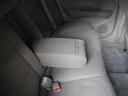 後部座席のアームレストの様子です。