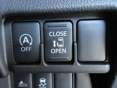 助手席側ワンタッチオートスライドドア　ワンタッチで解錠＆ドアオープン。手がふさがっていてもワンタッチスイッチを１回押すだけで解錠、オートスライドドアが作動します。 6