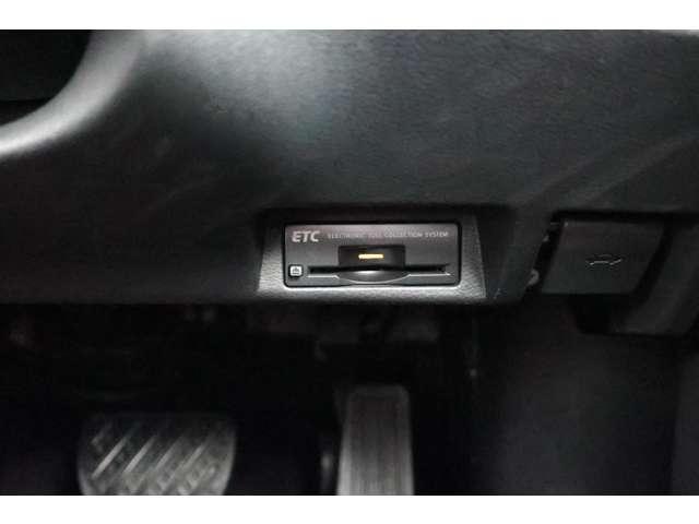 スカイライン ３．５　３５０ＧＴ　ハイブリッド　タイプＰ　本革　クルコン　スマートキ　プリクラッシュ　アラウンドモニタ　盗難防止システム　ＬＥＤ　ＡＷ　オートクルーズコントロール　ＴＶナビ　オートエアコン　Ｄレコ　キーレスゴー　メモリ－ナビ　レーンアシスト　Ｂカメラ　ＥＴＣ（12枚目）