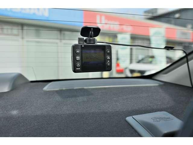 シルフィ 1.8 G ナビTV バックモニター ドラレコ キーレスエントリー サイドエアB 点検記録簿 スマートキー バックカメラ ドライブレコーダー 盗難防止システム ETC 1オーナー アルミ ABS メモリーナビ オートエアコン エアバッグ ナビTV(8枚目)