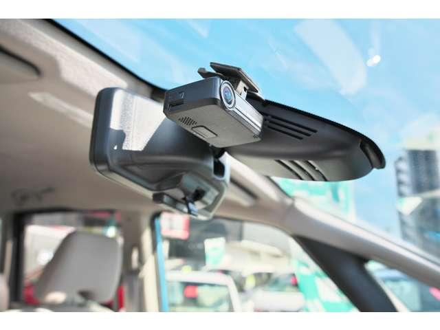 セレナ ２．０　Ｘ　Ｖセレクション　プロパイ　ナビＴＶ　両側オート　ＡＶＭ　レーンキープ　オートクルーズ　インテリキー　ＥＴＣ　ワンオーナー　アイドリングストップ　盗難防止システム　Ｂカメラ　ナビＴＶ　ＡＢＳ　助手席エアバック　ＡＡＣ　キーフリー　ＰＳ　ワンセグ（6枚目）