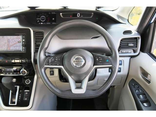 セレナ ２．０　Ｘ　Ｖセレクション　プロパイ　ナビＴＶ　両側オート　ＡＶＭ　レーンキープ　オートクルーズ　インテリキー　ＥＴＣ　ワンオーナー　アイドリングストップ　盗難防止システム　Ｂカメラ　ナビＴＶ　ＡＢＳ　助手席エアバック　ＡＡＣ　キーフリー　ＰＳ　ワンセグ（9枚目）