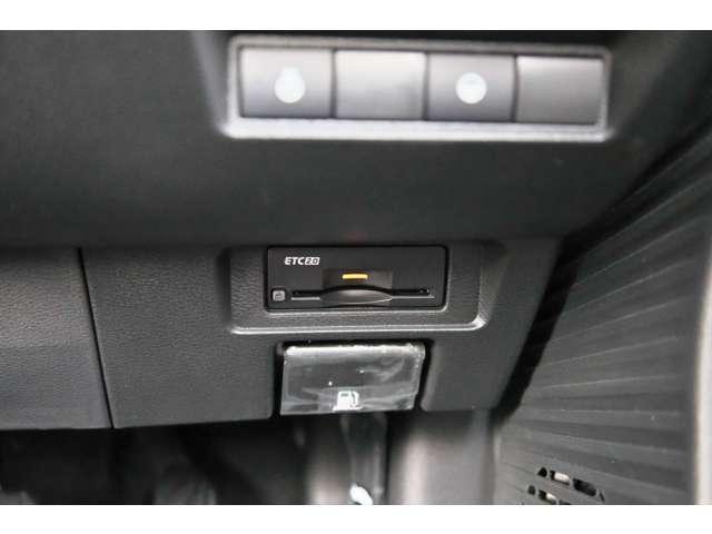 オーラ 1.2 NISMO レカロシート プロパイ ナビTV AVM カーテンエアバッグ エマブレ 禁煙 インテリキー 車線逸脱警報 ワンセグ キーフリーシステム ダブルエアバック アルミホイール 運転席エアバッグ メモリーナビ アイドリングストップ ナビTV ABS(11枚目)