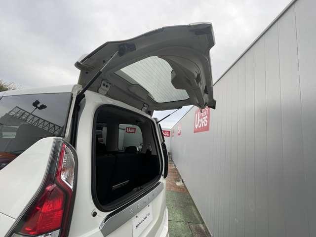 セレナ 2.0 ハイウェイスター VセレクションII プロパイ 純正デカナビ 後席モニタ AVM バックモニタ 全周囲モニタ アイスト インテリキー LEDライト ETC車載器 記録簿 ドライブレコーダー メモリ-ナビ アルミ TVナビ エアバック ABS Wエアバッグ パワーウィンドウ(18枚目)