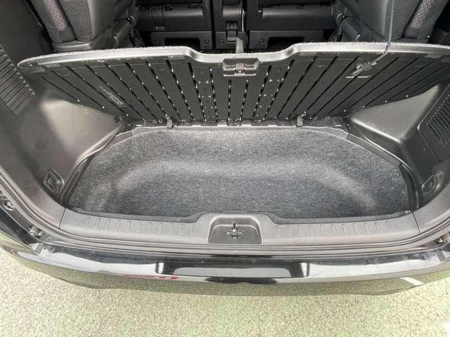 セレナ ２．０　ハイウェイスター　Ｓ－ＨＹＢＲＩＤ　スマートエントリー　オートクルーズ　ドライブレコーダー　ＥＴＣ　アルミホイール　メモナビ　ＡＢＳ　ナビＴＶ　キーレス　パワーウィンドウ　助手席エアバック　パワーステアリング　運転席エアバック（18枚目）