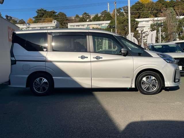 セレナ １．２　ｅ－ＰＯＷＥＲ　ハイウェイスター　Ｖ　プロパイロット　純正デカナビ　アラモニ　３６０°カメラ　エマジェンシーブレーキ　１オナ　スマキー　バックカメラ　ＬＥＤ　レーンアシスト　点検記録簿付　ＥＴＣ　ドラレコ　イモビ　サイドカーテンエアバック　フルオートエアコン　アルミホイール（17枚目）