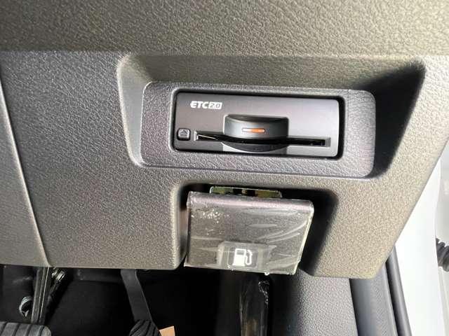 オーラ ニスモ　カーテンエアバッグ　エマブレ　インテリキー　ＥＴＣ　ドラレコ　車線逸脱警報　ワンセグ　キーフリーシステム　ダブルエアバック　定期点検記録簿　アルミホイール　運転席エアバッグ　メモリーナビ　ナビＴＶ（10枚目）