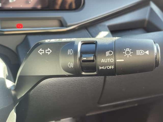 オーラ ニスモ　カーテンエアバッグ　エマブレ　インテリキー　ＥＴＣ　ドラレコ　車線逸脱警報　ワンセグ　キーフリーシステム　ダブルエアバック　定期点検記録簿　アルミホイール　運転席エアバッグ　メモリーナビ　ナビＴＶ（17枚目）