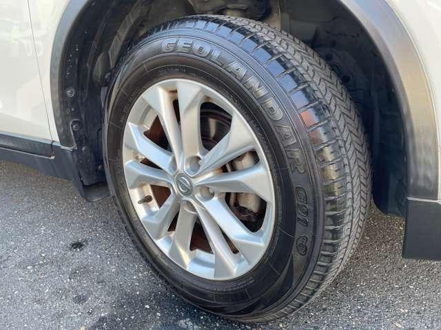 エクストレイル 2.0 20X エマージェンシーブレーキパッケージ 2列車 純正大型メモリーナビ フルセグ 車線逸脱警告 AUTOエアコン 衝突軽減ブレーキ LEDライト 整備記録簿 Wエアバック リアカメラ Aストップ ETC ドライブレコーダー アルミホイール PS 盗難防止システム ナビTV ABS(17枚目)