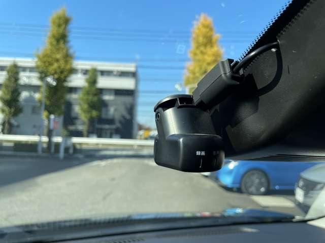 ノート １．２　Ｘ　ワンオーナー　日産コネクトナビ　ＡＶＭ　リアカメラ　衝突被害軽減ブレ－キ　全方位カメラ　ＥＴＣ付　レーンアシスト　インテリジェントキー　ワンオーナー　ドラレコ　アイドリングストップ　整備記録簿　盗難防止システム　フルセグＴＶ　ＴＶナビ（8枚目）