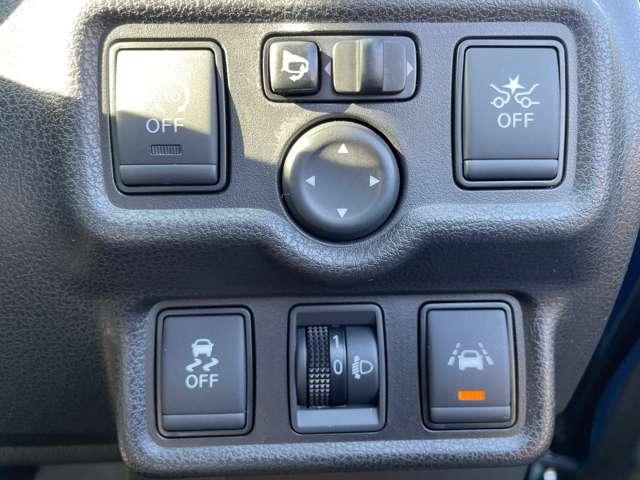 ノート １．２　Ｘ　純正メモリーナビ　バックカメラ　フルセグＴＶ　レーダーブレーキサポート　ＥＴＣ搭載　１オーナー車　記録簿付き　スマトキー　セキュリティーアラーム　キーレス　運転席助手席エアバッグ　ナビＴＶ　フルセグ　バックカメラ　エアコン　パワーウィンドウ（8枚目）