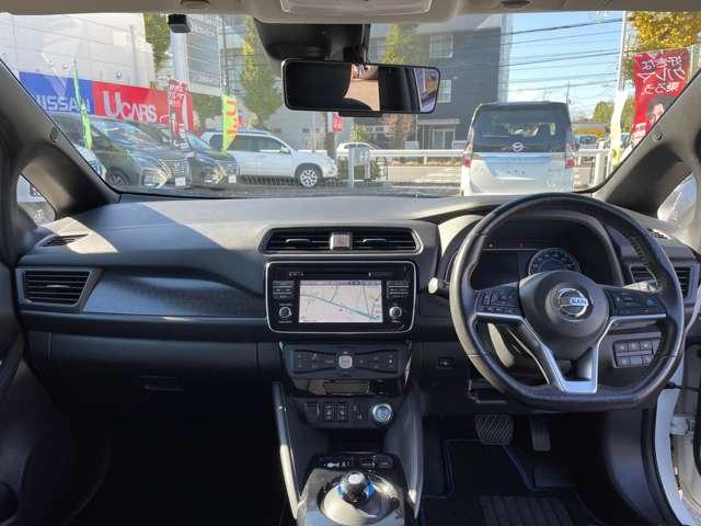 リーフ e+ X 純正(メーカー)メモリーナビ・フルセグTV AVM ワンオ-ナ-車 寒冷地 LEDライト アダプティブクルーズコントロール ドラレコ ETC インテリキー バックカメラ 点検記録簿 メモリーナビ オートエアコン サイドエアバック Wエアバック AW(4枚目)