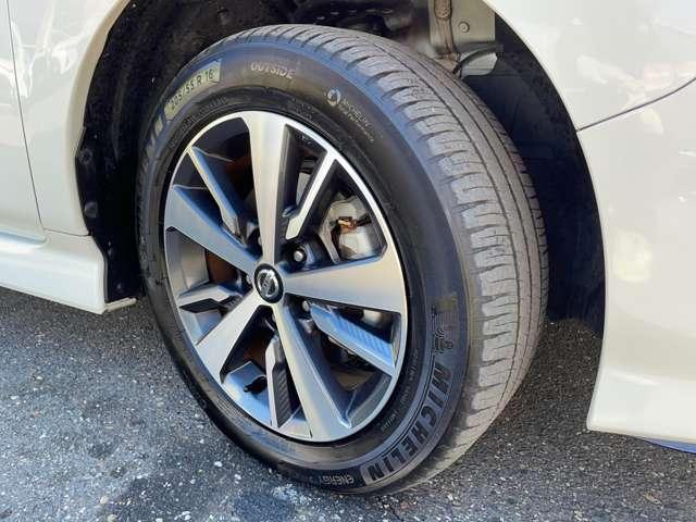 リーフ e+ X 純正(メーカー)メモリーナビ・フルセグTV AVM ワンオ-ナ-車 寒冷地 LEDライト アダプティブクルーズコントロール ドラレコ ETC インテリキー バックカメラ 点検記録簿 メモリーナビ オートエアコン サイドエアバック Wエアバック AW(18枚目)