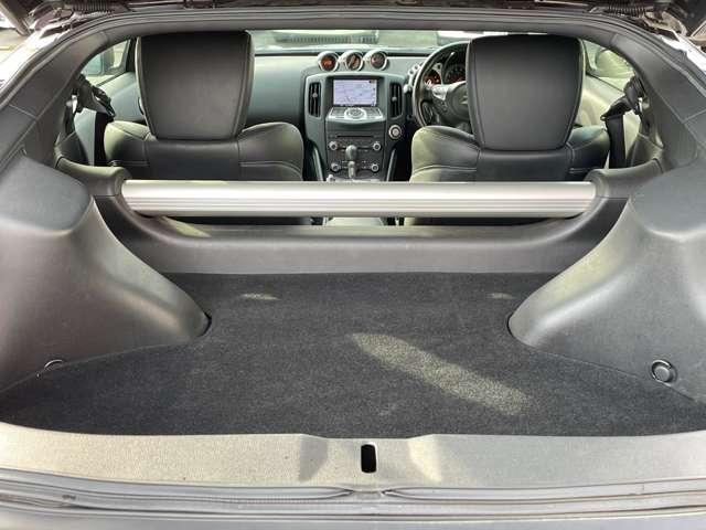 フェアレディＺ バージョンＴ　ＨＤＤナビ　バックカメラ　パドルシフト　リアスポイラー　シートヒーター　ＢＯＳＥサウンド　インテリジェントキー　ドライブレコーダー　電動パワーシート　キセノンヘッドライト　純正アルミホイール　フルセグ（20枚目）