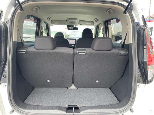 後席の後ろにもラゲッジスペースがありますよ！ちょっとした荷物やお買い物も置けますね！