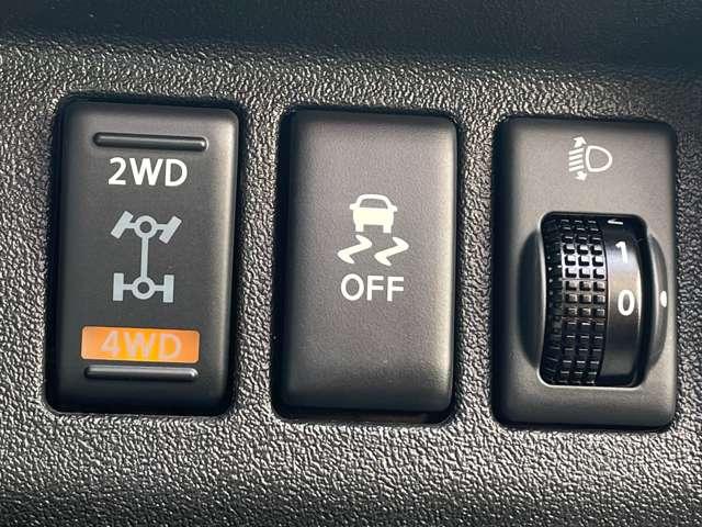 マーチ １．２　Ｘ　ＦＯＵＲ　Ｖセレクション　４ＷＤ　純正メモリーナビ／バックモニター　ナビＴＶ　パートタイム４ＷＤ　ドラレコ　メモリーナビ　スマートキー　オートエアコン　助手席エアバッグ　運転席エアバッグ　ＡＢＳ　パワーウインドウ　盗難防止装置　パワーステアリング　リアカメラ（5枚目）