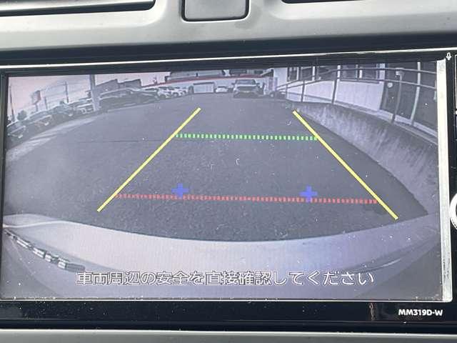 マーチ １．２　Ｘ　ＦＯＵＲ　Ｖセレクション　４ＷＤ　純正メモリーナビ／バックモニター　ナビＴＶ　パートタイム４ＷＤ　ドラレコ　メモリーナビ　スマートキー　オートエアコン　助手席エアバッグ　運転席エアバッグ　ＡＢＳ　パワーウインドウ　盗難防止装置　パワーステアリング　リアカメラ（6枚目）