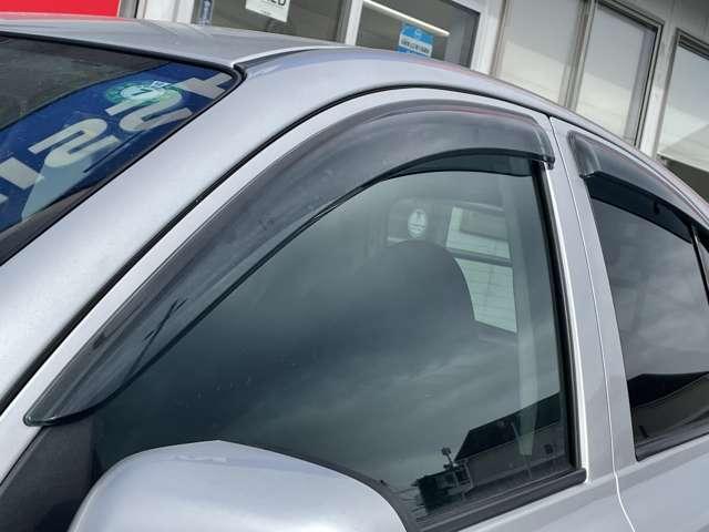 マーチ １．２　Ｘ　ＦＯＵＲ　Ｖセレクション　４ＷＤ　純正メモリーナビ／バックモニター　ナビＴＶ　パートタイム４ＷＤ　ドラレコ　メモリーナビ　スマートキー　オートエアコン　助手席エアバッグ　運転席エアバッグ　ＡＢＳ　パワーウインドウ　盗難防止装置　パワーステアリング　リアカメラ（11枚目）