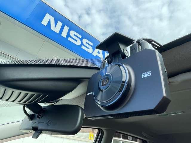 前後にドライブレコーダー装備です！もしもの時やあおり運転など、映像記録は証拠になるのであると安心ですね！