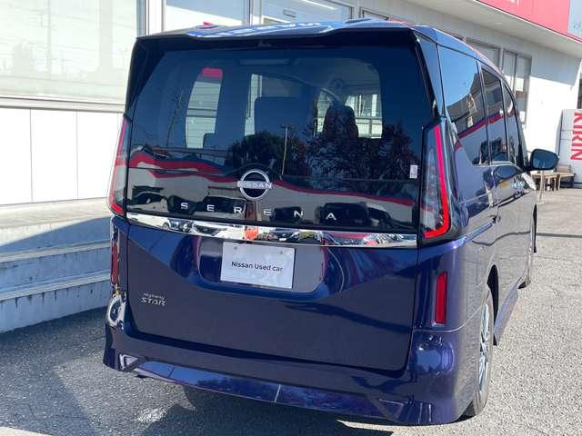 セレナ ２．０　ハイウェイスターＶ　プロパイロット／後席専用モニター　Ｗ電動スライド　レーダークルコン　レーンアシスト　ＬＥＤランプ　ワンオーナー車　ＥＴＣ装備　アルミホイール　キーフリー　メモリ－ナビ　ナビＴＶ　エアコン　ドラレコ　ワンセグＴＶ　ＡＢＳ　アイドリングＳ（2枚目）