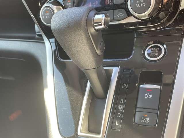 セレナ ２．０　ハイウェイスター　プロパイロット　エディション　純正メモリーナビ／踏み間違いアシスト　インテリジェントクルーズコントロール　メモリナビ　踏み間違い衝突防止　ＬＤＰ　アルミホイール　サイドエアバック　キーレス　ＬＥＤライト　バックカメラ　ＥＴＣ　ナビ＆ＴＶ　ワンセグ　パワーウィンドウ（12枚目）