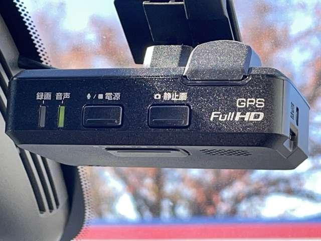 セレナ ２．０　ハイウェイスターＧ　純正メモリーナビ／クルーズコントロール　キーフリー　クルコン　ＥＴＣ装備　ＬＥＤ　スマートキー　パワーウィンドウ　ナビＴＶ　オートエアコン　ドラレコ　エアバッグ　アルミホイール　ＡＢＳ　メモリナビ　パワーステアリング　リアカメラ　ワンセグ（9枚目）