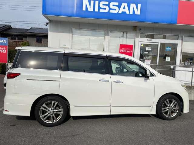 エルグランド 2.5 250ハイウェイスター アラウンドビューモニター/後席専用モニタ リアカメラ PS キーフリー サイドカメラ サイドエアバック TVナビ ETC付 パワーウインドウ 運転席エアバッグ ABS 助手席エアバッグ ワンセグTV アラウンドビュ-モニター スマートキ(15枚目)