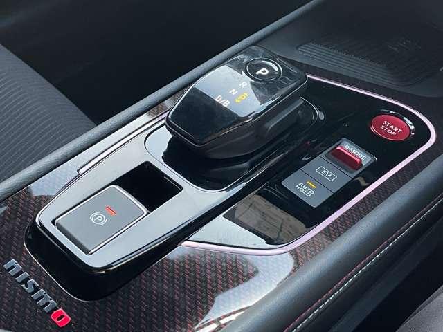 オーラ １．２　ＮＩＳＭＯ　カーテンエアバッグ　エマブレ　インテリキー　ＥＴＣ　車線逸脱警報　キーフリーシステム　ダブルエアバック　アルミホイール　運転席エアバッグ　メモリーナビ　試乗車　ナビＴＶ　ＡＢＳ　バックカメラ　フルセグ（12枚目）