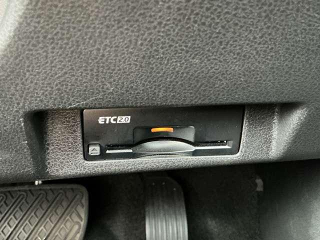 リーフ Ｘ　Ｖセレクション　９０周年記念車　当社社有車アップ　プロパイロット　メーカーライン装着コネクトナビ　ナビ連動ＥＴＣ２．０　アラウンドビューモニター　シート＆ステアリングヒーター　ＬＥＤライト　純正１７インチアルミ　ハイビームアシスト（8枚目）