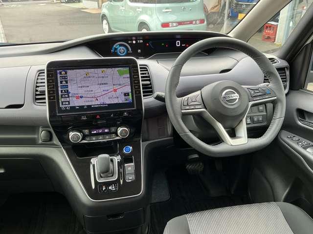 セレナ ｅ－パワー　ハイウェイスターＶ　プロパイロット　純正大画面メモリーナビ　ナビ連動前後ドラレコ＆ＥＴＣ２．０　後席モニター　アラウンドビューモニター　スマートルームミラー　ハンズフリー機能付き両側オートスライドドア　ＬＥＤライト（4枚目）