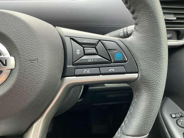 セレナ ｅ－パワー　ハイウェイスターＶ　プロパイロット　純正大画面メモリーナビ　ナビ連動前後ドラレコ＆ＥＴＣ２．０　後席モニター　アラウンドビューモニター　スマートルームミラー　ハンズフリー機能付き両側オートスライドドア　ＬＥＤライト（11枚目）