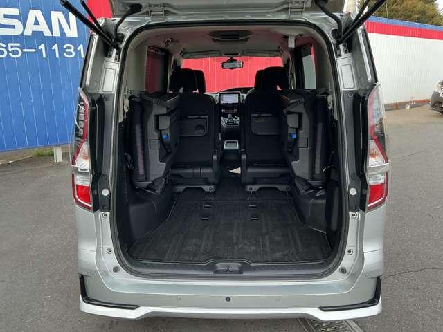 セレナ ｅ－パワー　ハイウェイスターＶ　プロパイロット　純正大画面メモリーナビ　ナビ連動前後ドラレコ＆ＥＴＣ２．０　後席モニター　アラウンドビューモニター　スマートルームミラー　ハンズフリー機能付き両側オートスライドドア　ＬＥＤライト（20枚目）