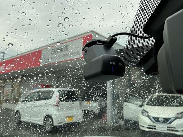 キックス Ｘ　ツートーンインテリアエディション　プロパイロット　純正大画面メモリーナビ　ナビ連動前後ドラレコ＆ＥＴＣ２．０　アラウンドビューモニター　ステアリング＆フロントシートヒーター　スマートルームミラー　ＬＥＤライト　ＳＯＳコール（10枚目）