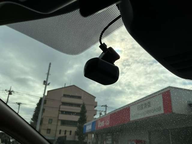 セレナ e-パワー ハイウェイスターV プロパイロット 純正大画面メモリーナビ 連動前後ドラレコ&ETC2.0 後席モニター スマートルームミラー ハンズフリー機能付き両側オートスライドドア LEDライト 純正16インチアルミ(6枚目)