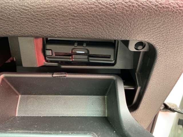 セレナ e-パワー ハイウェイスターV プロパイロット 純正大画面メモリーナビ 連動前後ドラレコ&ETC2.0 後席モニター スマートルームミラー ハンズフリー機能付き両側オートスライドドア LEDライト 純正16インチアルミ(8枚目)