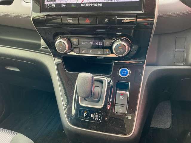 セレナ e-パワー ハイウェイスターV プロパイロット 純正大画面メモリーナビ 連動前後ドラレコ&ETC2.0 後席モニター スマートルームミラー ハンズフリー機能付き両側オートスライドドア LEDライト 純正16インチアルミ(14枚目)