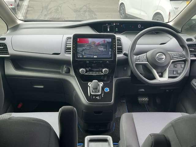 セレナ ｅ－パワー　ＸＶ　純正大画面メモリーナビ　ナビ連動前後ドラレコ＆ＥＴＣ２．０　アラウンドビューモニター　クルーズコントロール　両側オートスライドドア　インテリジェントキー　純正１５インチアルミ（3枚目）