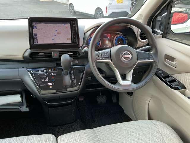 デイズ Ｘ　当社試乗展示車　純正大画面メモリーナビ　アラウンドビューモニター　インテリジェントキー　アイドリングストップ　オートエアコン　ハイビームアシスト　純正１４インチアルミ（4枚目）