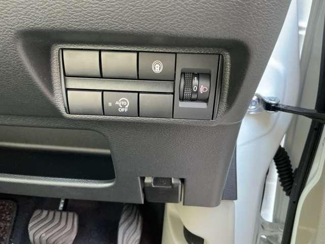 デイズ Ｘ　当社試乗展示車　純正大画面メモリーナビ　アラウンドビューモニター　インテリジェントキー　アイドリングストップ　オートエアコン　ハイビームアシスト　純正１４インチアルミ（10枚目）