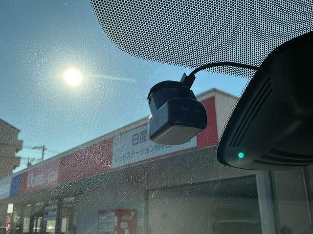 セレナ ｅ－パワー　ハイウェイスターＶ　プロパイロット　純正大画面メモリーナビ　ナビ連動前後ドラレコ＆ＥＴＣ２．０　アラウンドビューモニター　ハンズフリー機能付き両側オートスライドドア　スマートルームミラー　インテリキー　ＬＥＤライト（7枚目）