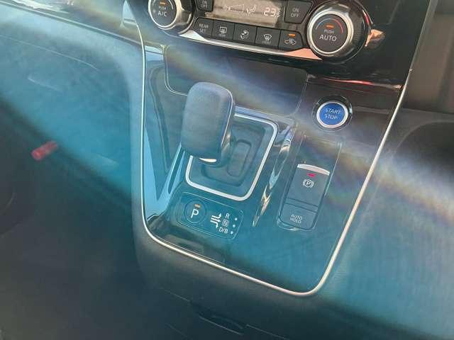 セレナ ｅ－パワー　ハイウェイスターＶ　プロパイロット　純正大画面メモリーナビ　ナビ連動前後ドラレコ＆ＥＴＣ２．０　アラウンドビューモニター　ハンズフリー機能付き両側オートスライドドア　スマートルームミラー　インテリキー　ＬＥＤライト（14枚目）