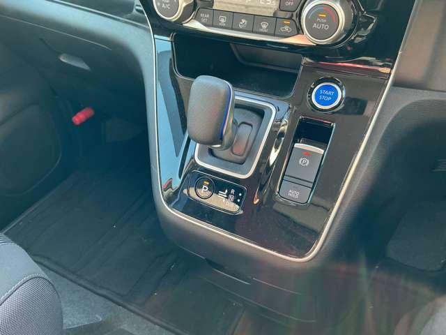 セレナ ｅ－パワー　ハイウェイスターＶ　プロパイロット　純正大画面メモリーナビ　ナビ連動前後ドラレコ＆ＥＴＣ２．０　後席モニター　アラウンドモニター　スマートルームミラー　ハンズフリー機能付き両側オートスライドドア　ＬＥＤライト（16枚目）