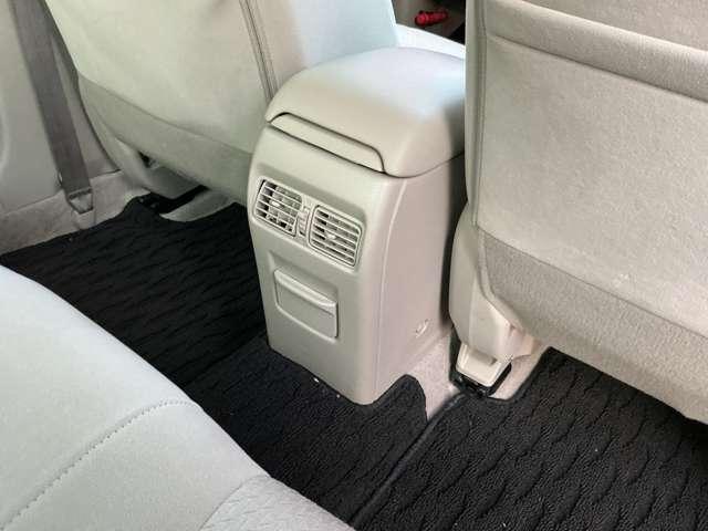 シルフィ Ｇ　純正メモリーナビ　ＥＴＣ　インテリジェントキー　オートエアコン　オートライト　キセノンライト　フォグランプ　本革巻きステアリング　純正１６インチアルミ（8枚目）