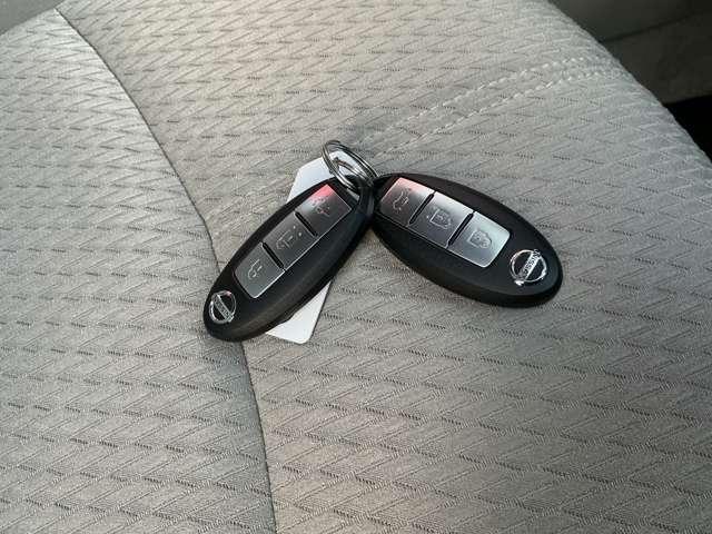 シルフィ Ｇ　純正メモリーナビ　ＥＴＣ　インテリジェントキー　オートエアコン　オートライト　キセノンライト　フォグランプ　本革巻きステアリング　純正１６インチアルミ（9枚目）