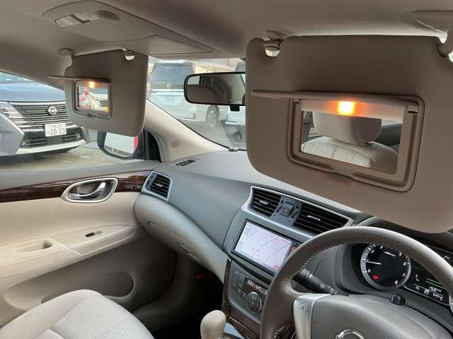 シルフィ Ｇ　純正メモリーナビ　ＥＴＣ　インテリジェントキー　オートエアコン　オートライト　キセノンライト　フォグランプ　本革巻きステアリング　純正１６インチアルミ（12枚目）