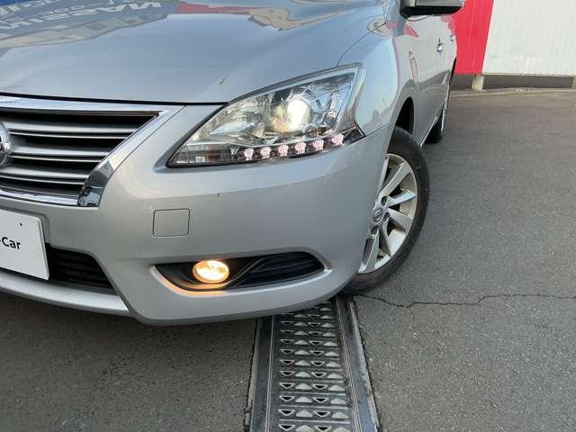 シルフィ Ｇ　純正メモリーナビ　ＥＴＣ　インテリジェントキー　オートエアコン　オートライト　キセノンライト　フォグランプ　本革巻きステアリング　純正１６インチアルミ（14枚目）